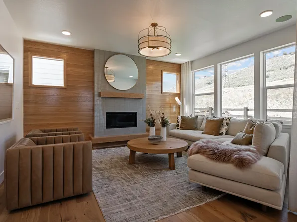 Kaya Plan, Three Hills