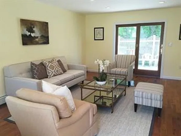 4 bed, 2.0 bath, 2038 sqft, $6,500 — Photo 3