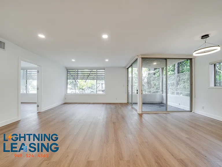 408 N Palm Dr #101 — Photo 2