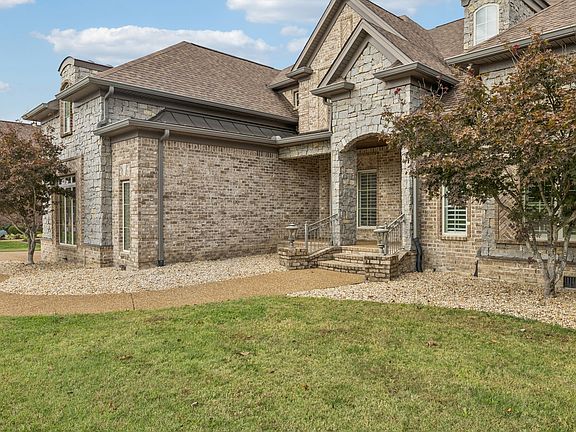 3rd image of 1118 Garrett Way