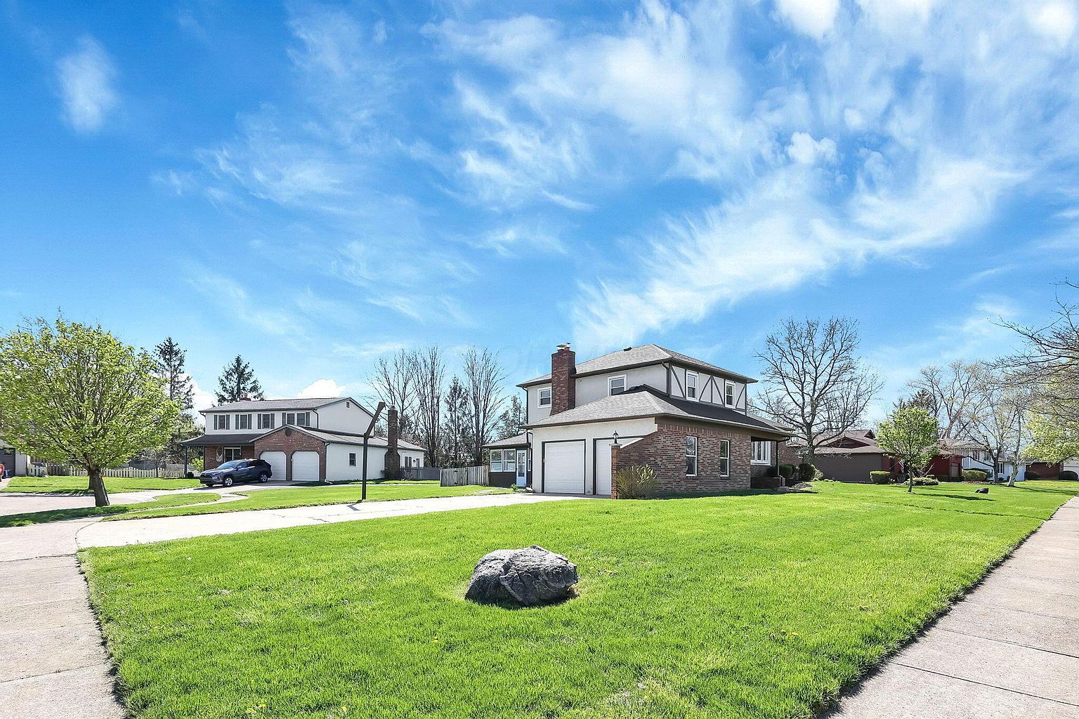 Listing photo 4 for 6347 Moundview Pl