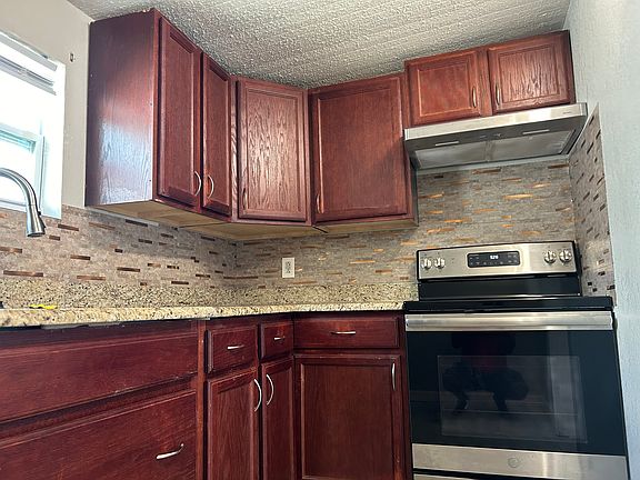 5th image of 907 Dixie Maid Ln #1