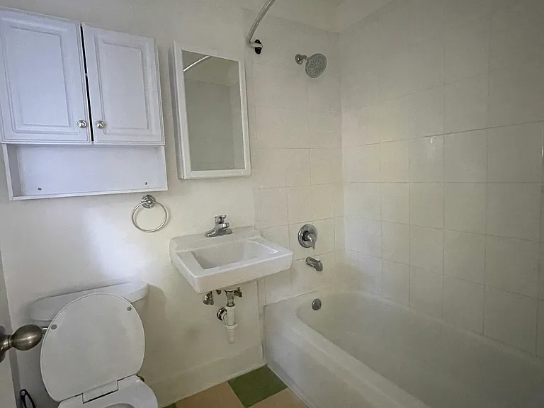 308 W De La Guerra St #4 — Photo 6