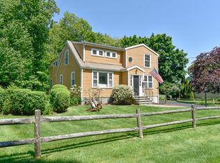 30 Youngstown Rd, Fairfield, CT 06824