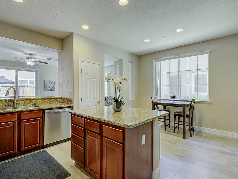 2050 Sierra View Cir #2-1 — Photo 4