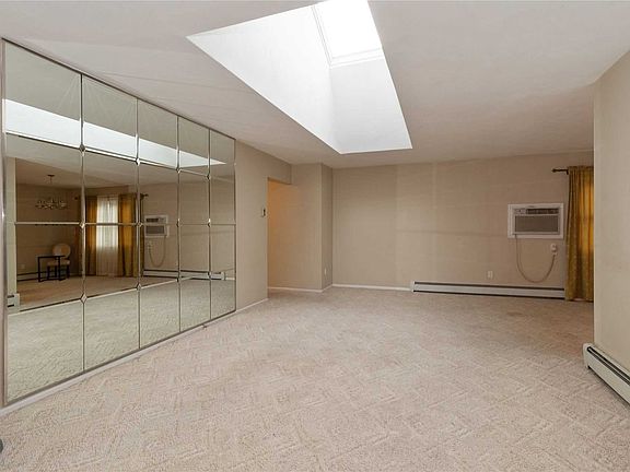 3rd image of 3 Springmeadow Dr