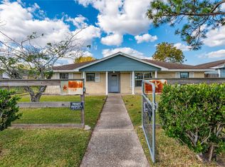 1350 Strawberry St, League City, TX 77573