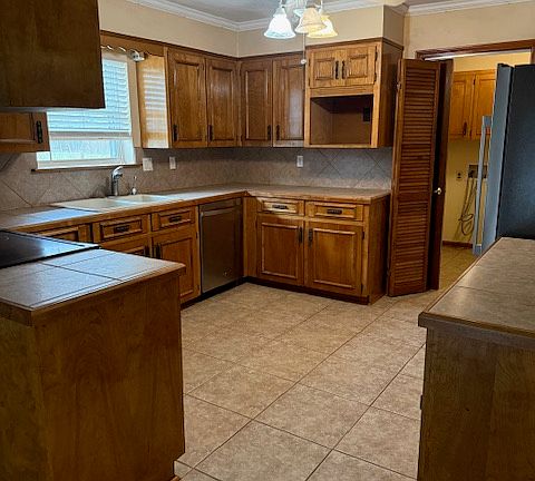 2nd image of 104 Kaiser Dr