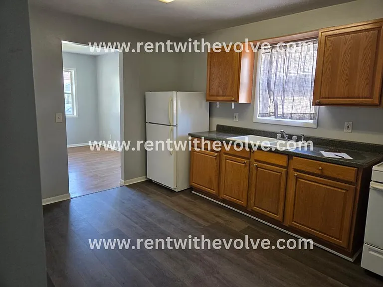1708 W 11th St — Photo 8