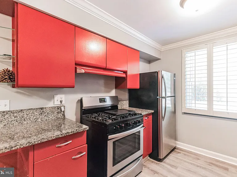 4225 N Henderson Rd #103 — Photo 9