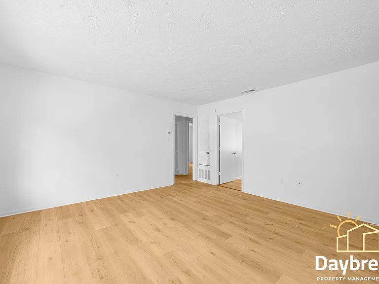 10913 Queen Ann Ct — Photo 5