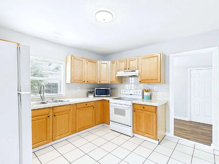 5001 Rena St — Photo 8