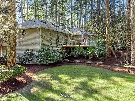 Spectacular Custom Built home on large private lot
