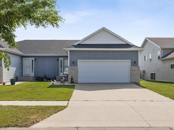 3364 27th St S, Moorhead, MN 56560