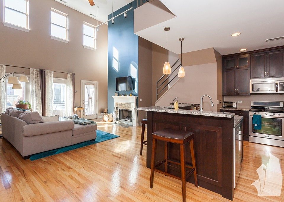 1st image of 2844 N Lincoln Ave #210