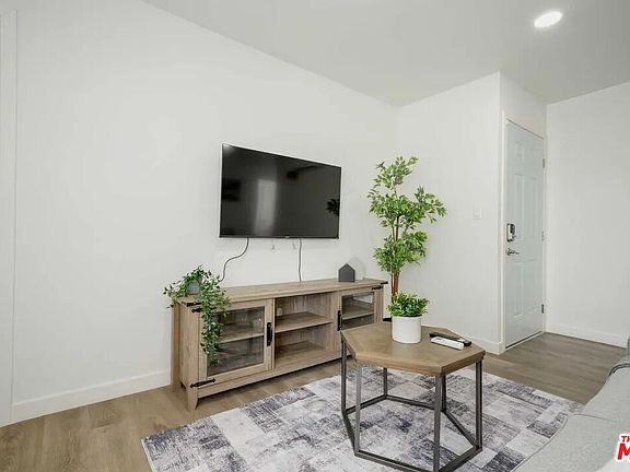 2nd image of 2417 S Budlong Ave #4