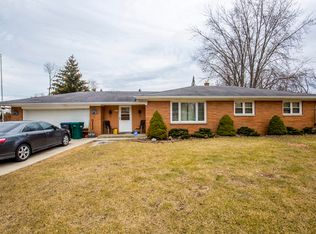 14101 W Maple Ridge Rd, New Berlin, WI 53151