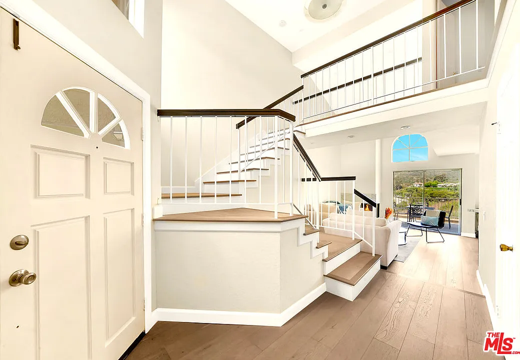 3 bed, 3.0 bath, 1660 sqft, $5,200 — Photo 1