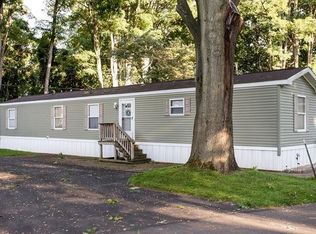 29 Glazer Dr, Rochester, NY 14625