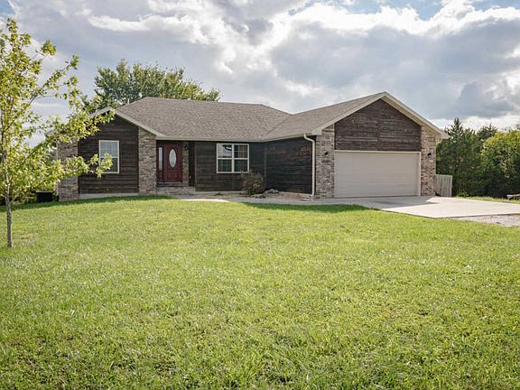 3rd image of 260 Leyland Dr