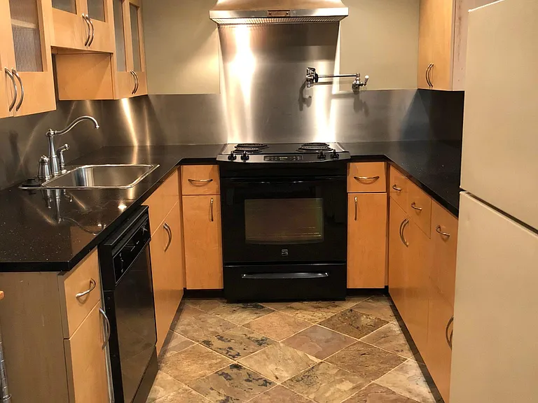 3107 Colonial Way #B — Photo 1