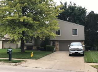 15391 Wycliffe Dr, Omaha, NE 68154