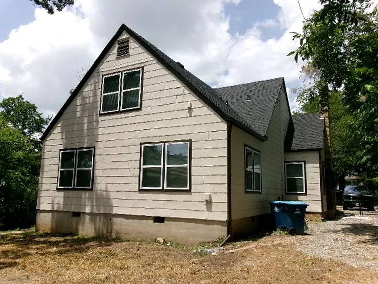 1408 W Main St — Photo 30