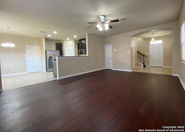 3 bed, 2.5 bath, 2005 sqft, $1,900 — Photo 4