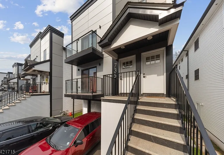735 Seaport Dr #2 — Photo 6