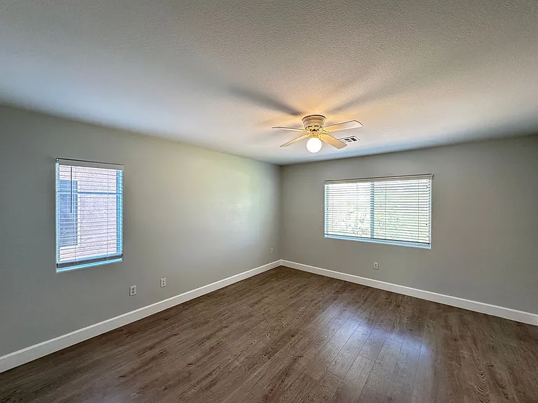 241 Crystal Rose Ct — Photo 10