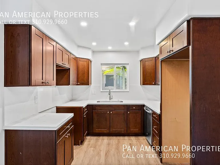 975 Laguna Dr #19 — Photo 11