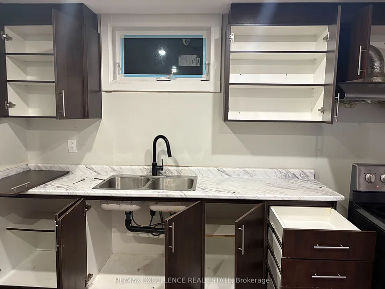 31 Bernick Dr #BASEMENT — Photo 2