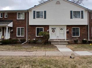 22927 Gary Ln #78, Saint Clair Shores, MI 48080