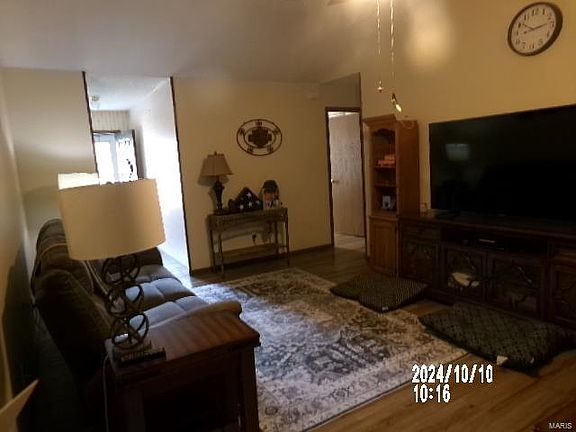 2nd image of 608 Vine St