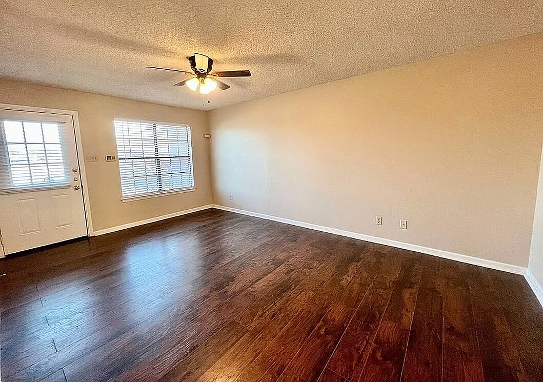 Trinity Oaks Apartments — Photo 3