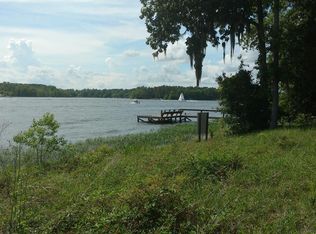 1352 Lesesne Dr, Manning, SC 29102