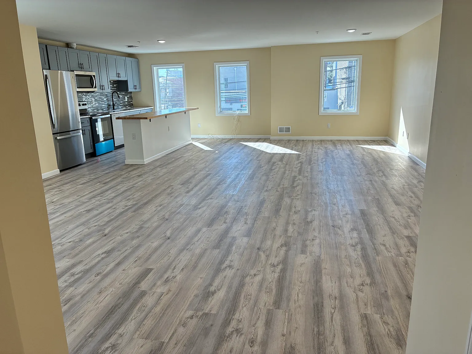 3 bed, 1600 sqft, $3,700 — Photo 4