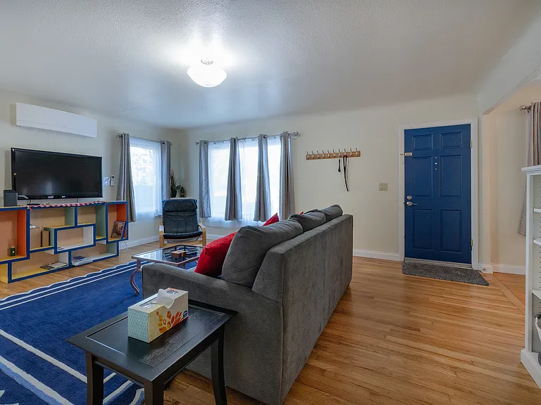 2431 Potter St — Photo 6