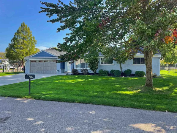38100 Mast St, Harrison Township, MI 48045