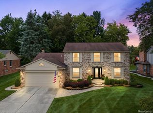 428 Lake Forest Rd, Rochester Hills, MI 48309
