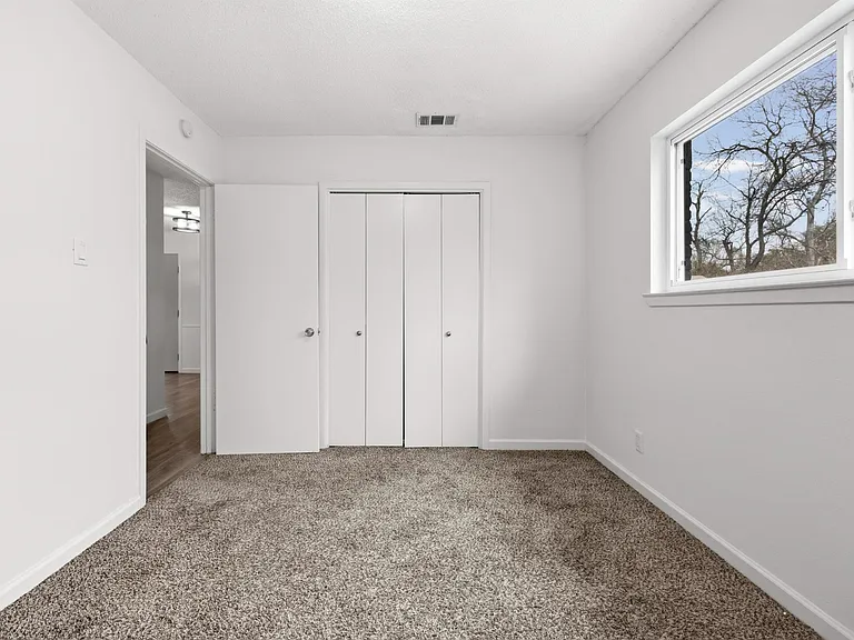 11301 Oakwood Dr #B — Photo 16