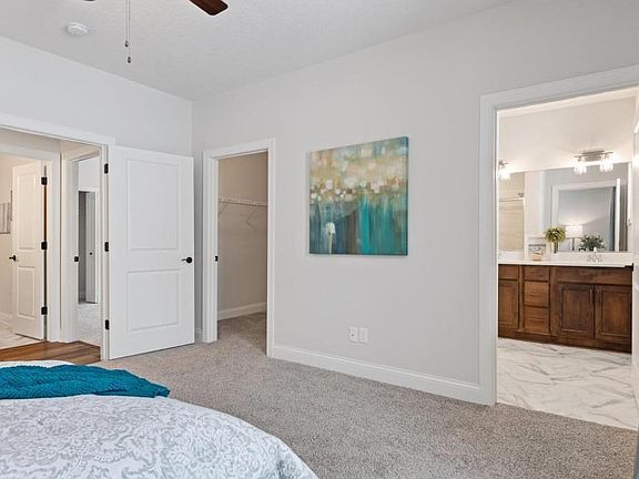 4th image of 741 Saint James Cir