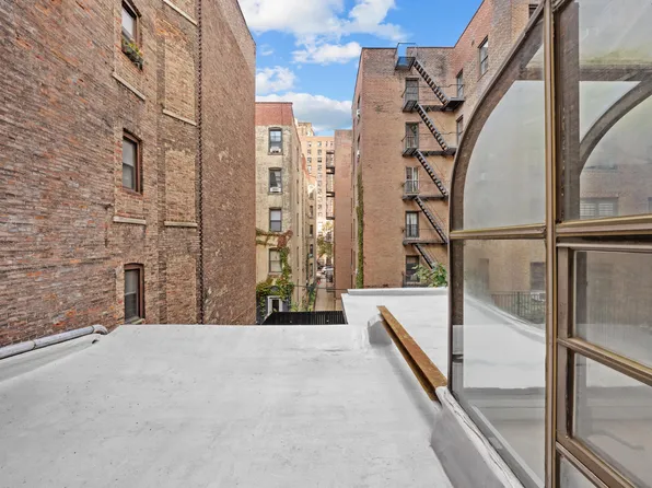 207 West 21st Street image 3 of 7