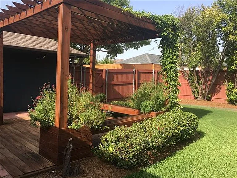 Beautiful large yard