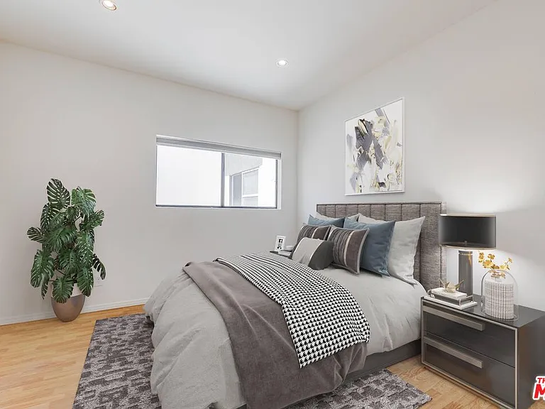 832 Palm Ave #305 — Photo 9