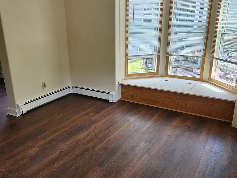 141 N Main St — Photo 4