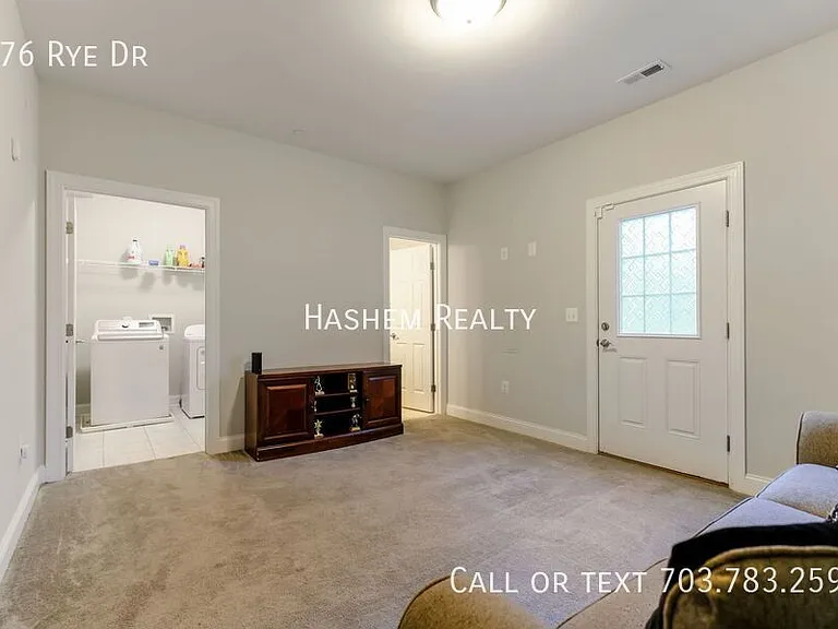 976 Rye Dr — Photo 8