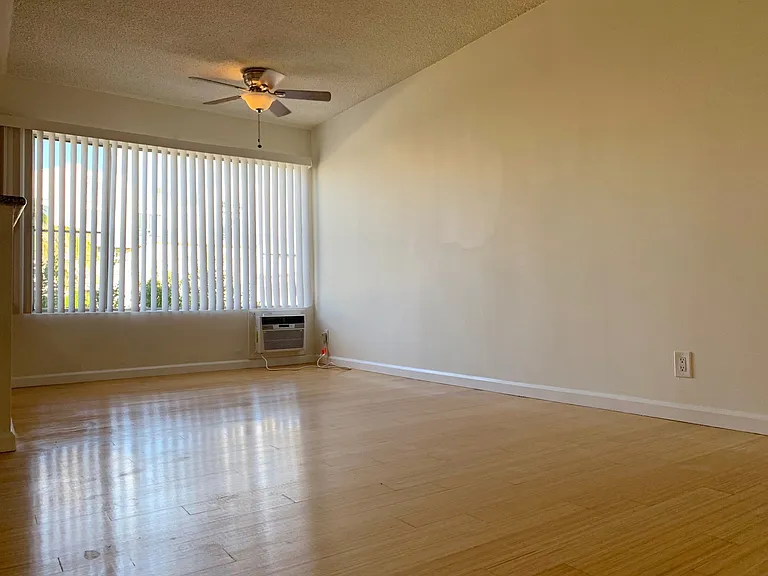 12811 Caswell Ave — Photo 9
