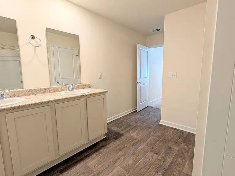 869 Twickenham Loop — Photo 15