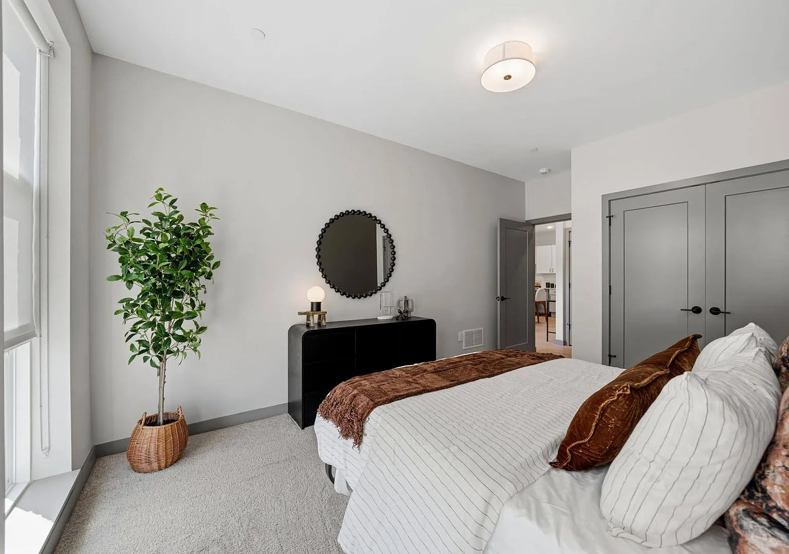The Apartments at Plymouth Walk — Photo 4